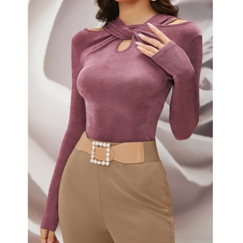 Twist front cutout top